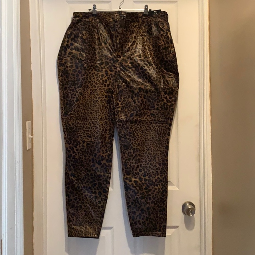 - Fashion Nova Leopard Pants Size 18   NWT